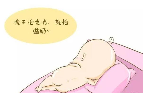 育兒知識(shí)：寶寶出現(xiàn)吐奶，懂行的媽媽會(huì)對(duì)寶寶做這些事